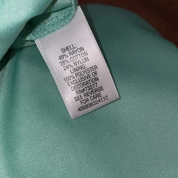 Dress with lace overlay - Picture 6 of 6